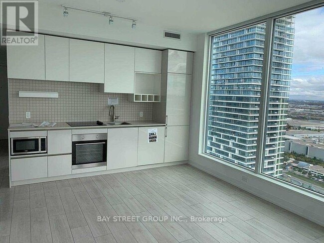 5-4605 Buttermill Ave. in Vaughan, ON - Building Photo - Building Photo