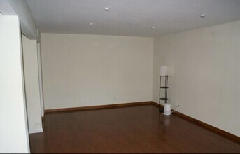 460 N Civic Dr in Walnut Creek, CA - Foto de edificio - Building Photo