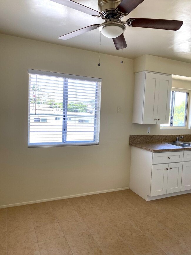 4534 W 173rd St, Unit 4 in Lawndale, CA - Foto de edificio - Building Photo