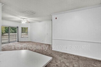 10000 Gate Pkwy N in Jacksonville, FL - Building Photo - Building Photo