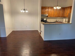 819 NE 199th St in Miami, FL - Building Photo - Building Photo