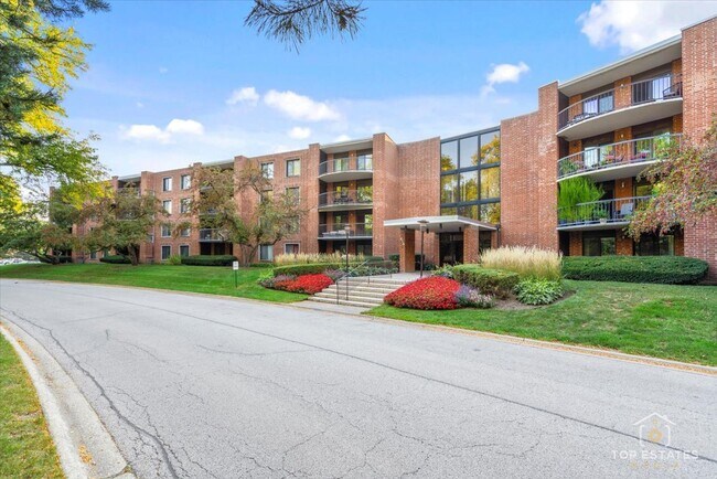 1615 E Central Rd in Arlington Heights, IL - Building Photo - Building Photo