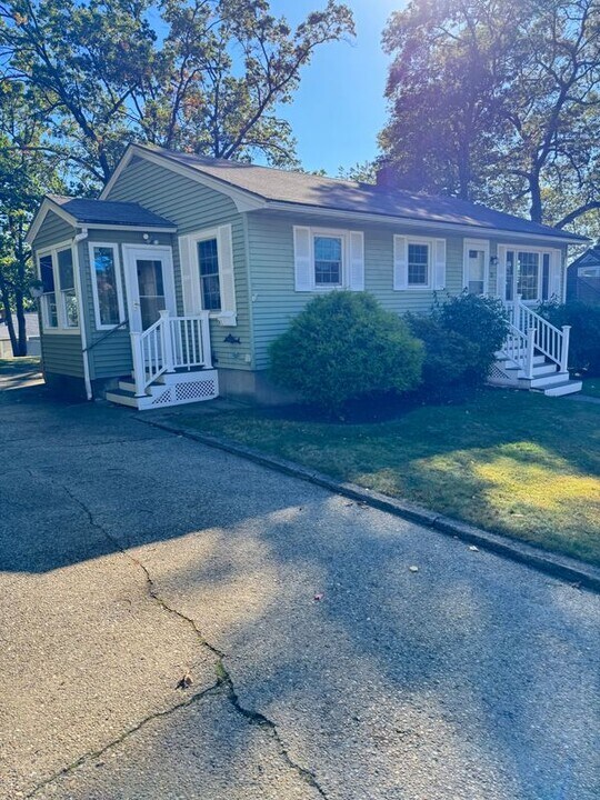 81 Maurice St in Manchester, NH - Building Photo