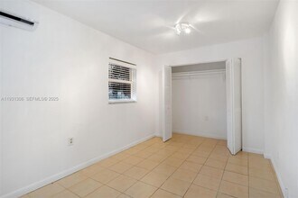 2330 SW 62nd Ct in Miami, FL - Foto de edificio - Building Photo