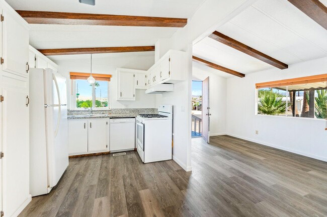 32520 Westchester Dr in Thousand Palms, CA - Building Photo - Building Photo