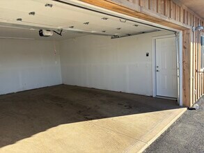 682 Elm Ave in Reedsport, OR - Building Photo - Building Photo