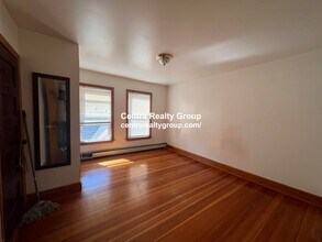 7 Gayland St, Unit 2 in Boston, MA - Foto de edificio - Building Photo