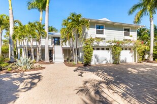 165 1st St E in Boca Grande, FL - Building Photo