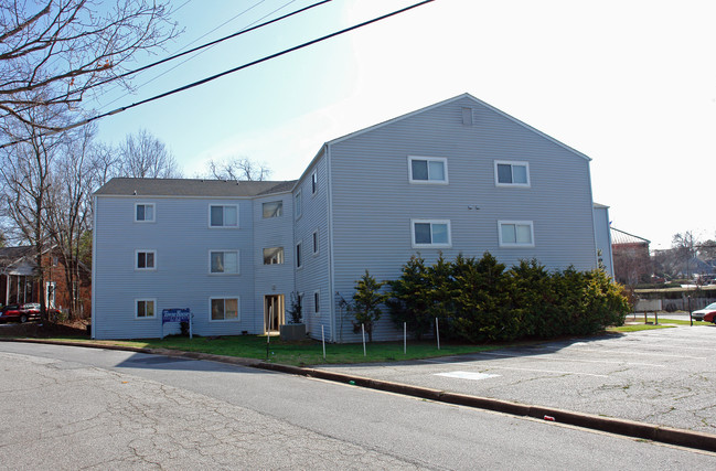 Towne House Apartments in Anderson, SC - Building Photo - Building Photo