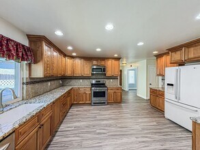 13646 Los Olivos Ave in Poway, CA - Building Photo - Building Photo