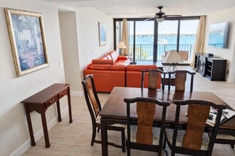 5600 N Flagler Dr, Unit 4080 in West Palm Beach, FL - Building Photo - Building Photo