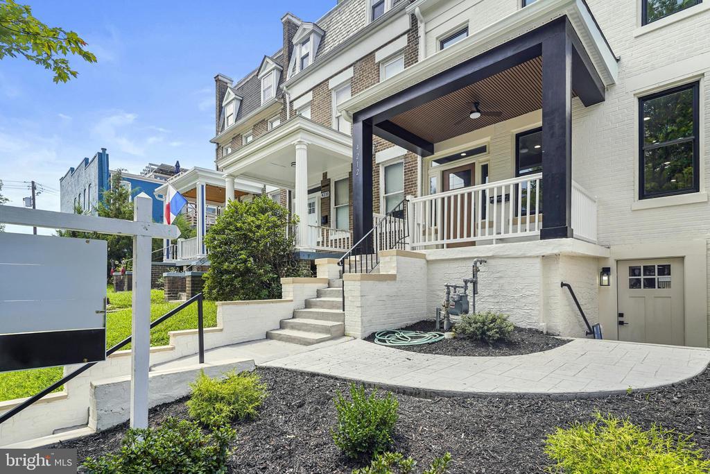 4212 7th St NW in Washington, DC - Building Photo