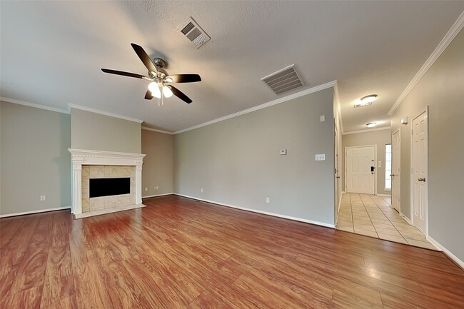 property at 10 Prairie Oak Dr