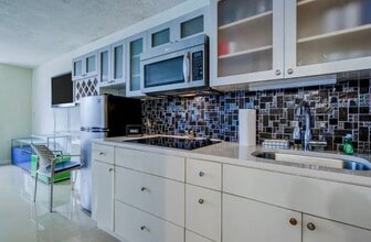 19201 Collins Ave, Unit 123 in Sunny Isles Beach, FL - Foto de edificio - Building Photo