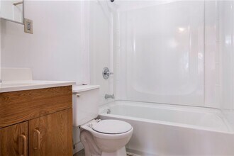 51996 NY-10 in Bloomville, NY - Foto de edificio - Building Photo