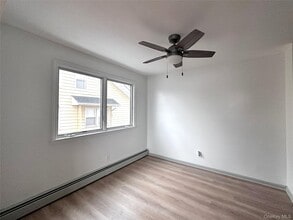 25 Acacia Terrace in New Rochelle, NY - Building Photo - Building Photo