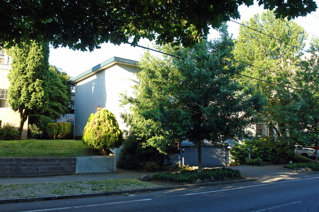 Rose City Court Apartments in Portland, OR - Building Photo - Building Photo