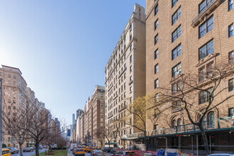 840-842 Park Ave in New York, NY - Building Photo - Building Photo