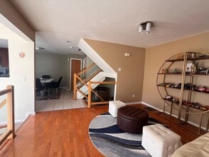 227 Captain Eames Cir in Ashland, MA - Foto de edificio - Building Photo