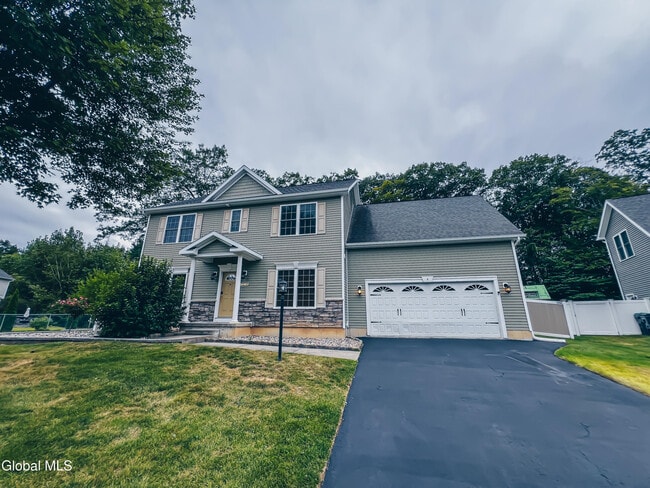property at 4 Elizabeth Ct