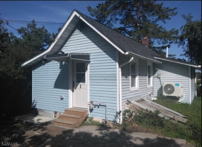 1 Richwood Pl in Denville, NJ - Building Photo - Building Photo