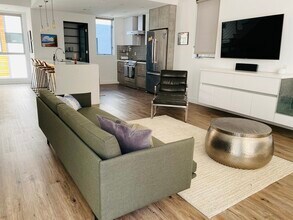7197 Formosa Fusion Ct in Los Angeles, CA - Building Photo - Building Photo
