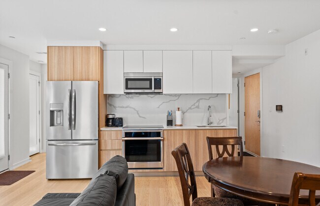 2216 40th Pl NW in Washington, DC - Building Photo - Building Photo