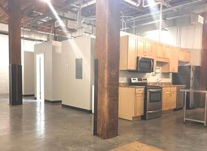 585 S Upper St, Unit 100 in Lexington, KY - Foto de edificio - Building Photo
