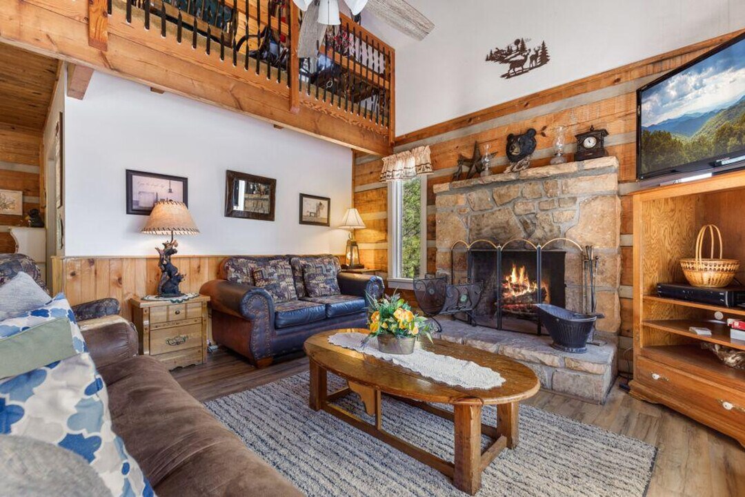 2747 Overholt Trail in Pigeon Forge, TN - Building Photo