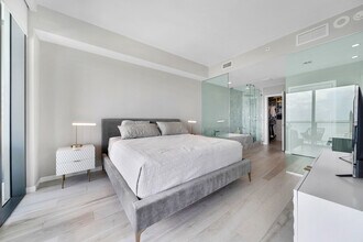 488 NE 18th St, Unit 309 in Miami, FL - Building Photo - Building Photo