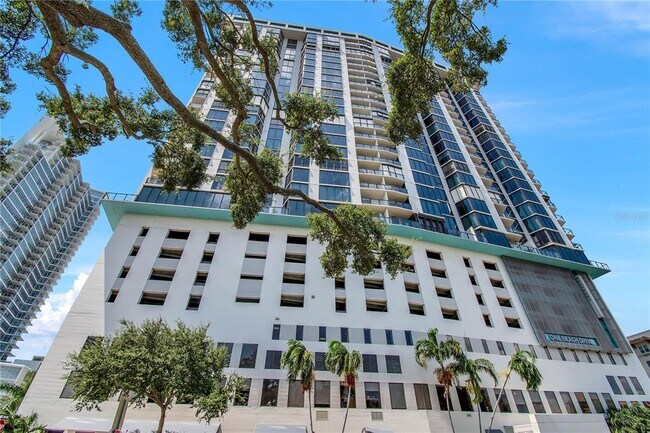 1 Beach Dr SE in St. Petersburg, FL - Foto de edificio - Building Photo