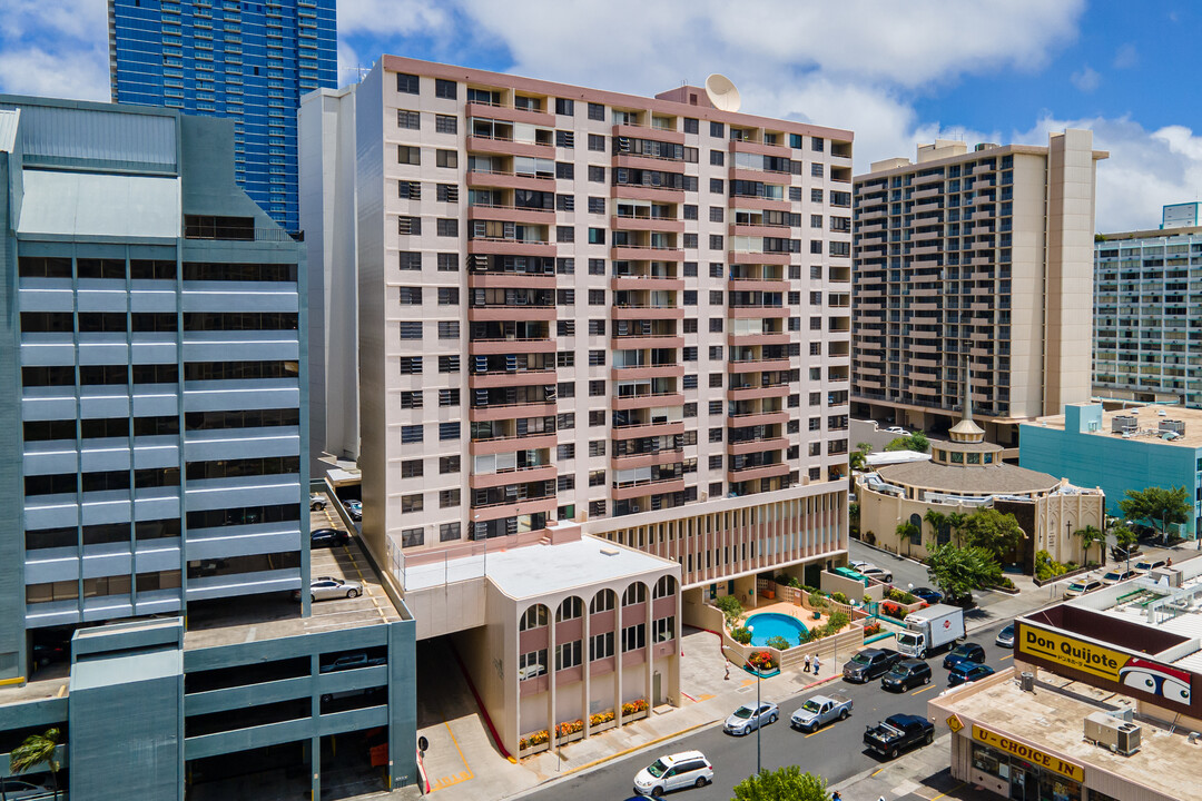 750 Kaheka St in Honolulu, HI - Building Photo