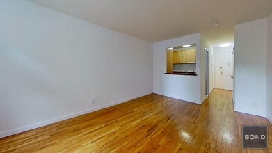 402 E 83rd St in New York, NY - Building Photo - Building Photo