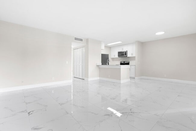 property at 712 Meadows Cir