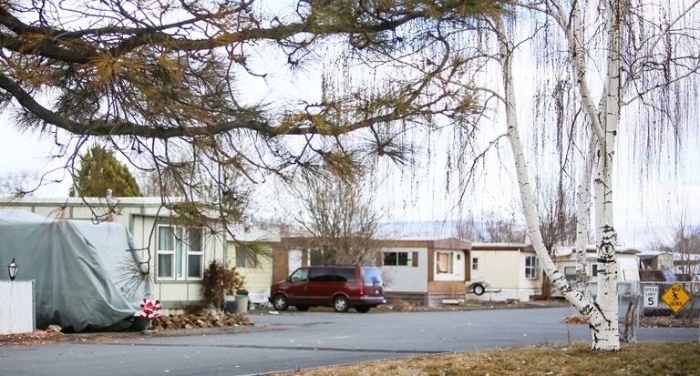 Crossroads Mobile Home Park in Klamath Falls, OR - Building Photo