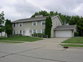 720 Starboard Ct, Unit D in Oshkosh, WI - Building Photo