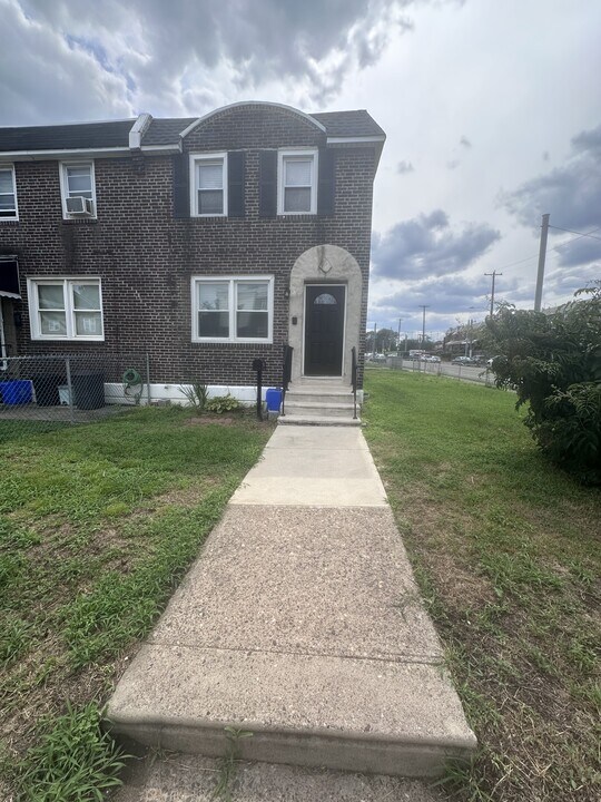 2500 S 57th St in Philadelphia, PA - Building Photo