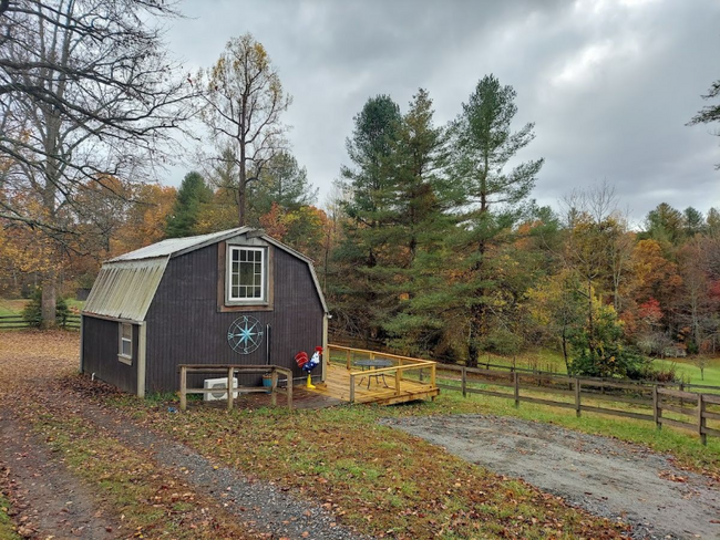 23 Blackjack Rd in Hendersonville, NC - Foto de edificio - Building Photo