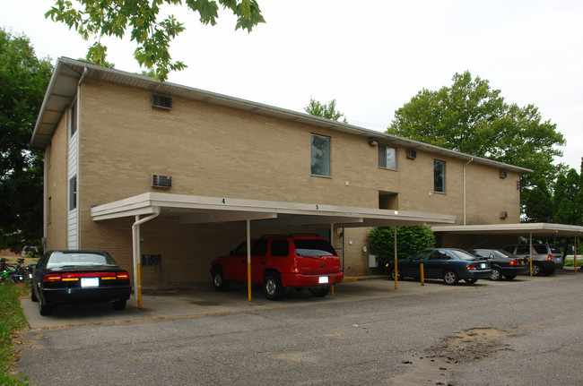 1199 Arbor Dr in East Lansing, MI - Foto de edificio - Building Photo