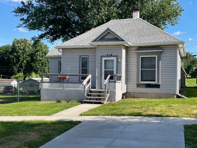property at 719 11th St