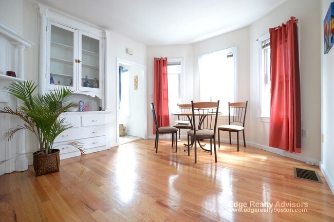 66 Brooks St, Unit 2 in Boston, MA - Building Photo - Building Photo