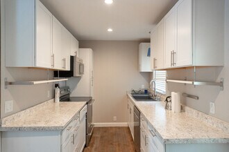 2404 Jackson Bluff Rd in Tallahassee, FL - Building Photo - Building Photo