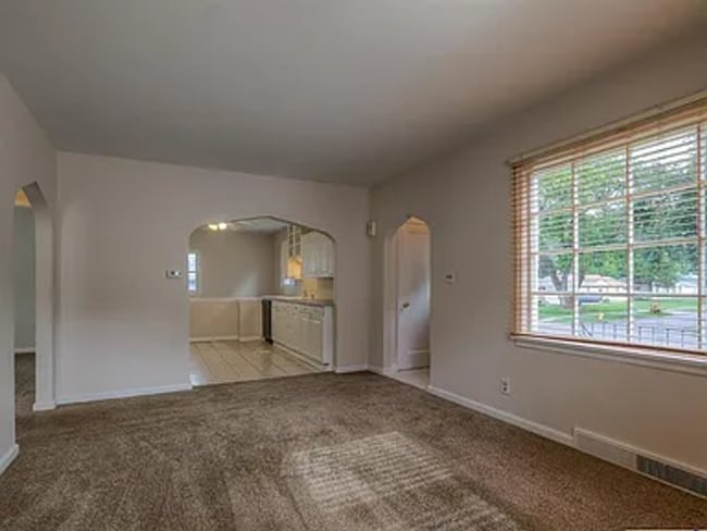 6843 Leavenworth St in Omaha, NE - Building Photo - Building Photo