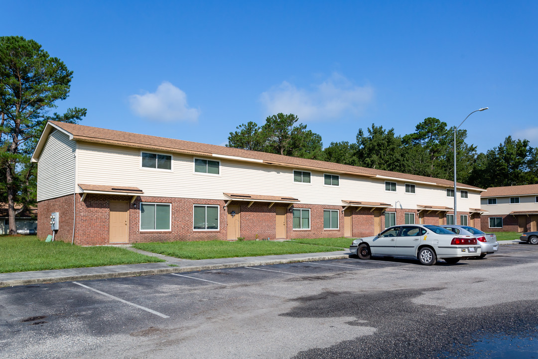 Durham Village in Burgaw, NC - Building Photo