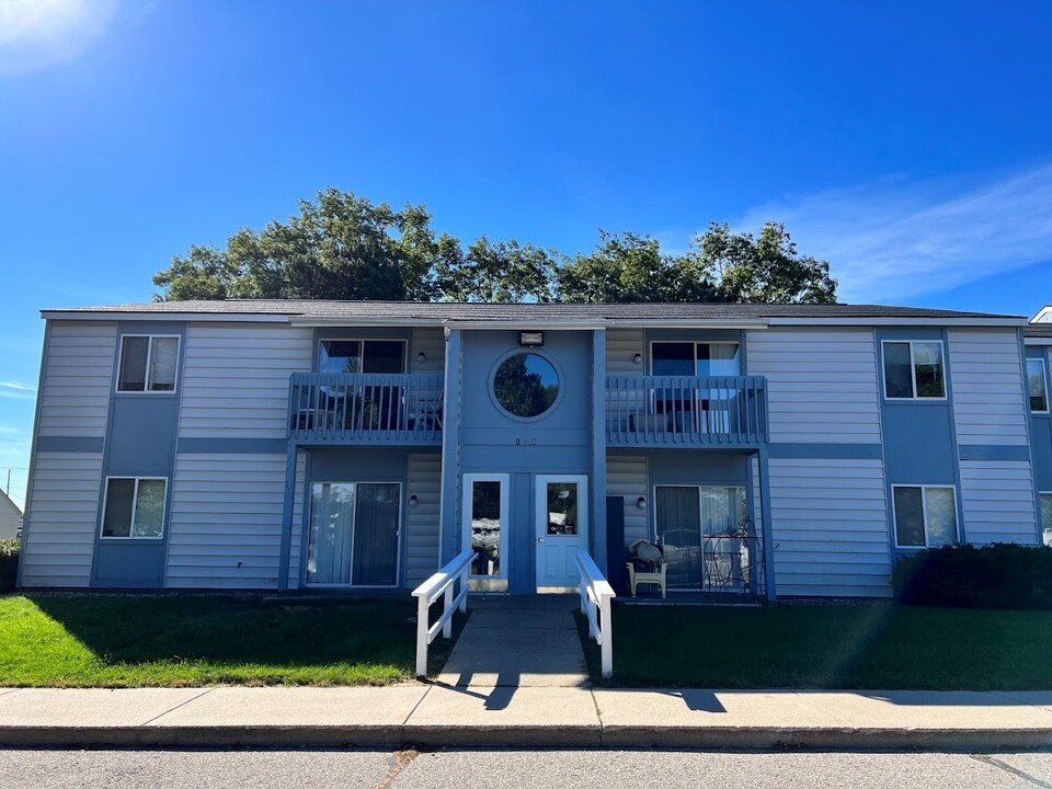 Huron Apartments in Mackinaw City, MI - Building Photo