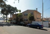 829 Ocean Park Blvd in Santa Monica, CA - Foto de edificio - Building Photo