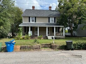 325 Carpenter St, Unit 325 in West Columbia, SC - Building Photo