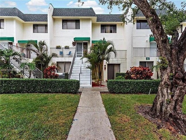 65 Deer Creek Rd in Deerfield Beach, FL - Building Photo - Building Photo