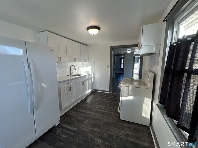 288 Litchfield St in Torrington, CT - Building Photo - Building Photo