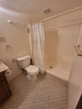 2710 W Lakeside Dr in Moses Lake, WA - Building Photo - Building Photo